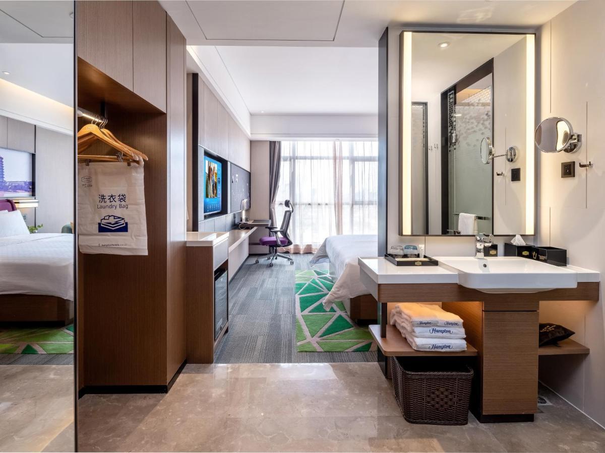 Отель Hampton By Hilton Nanning Wuxiang Экстерьер фото