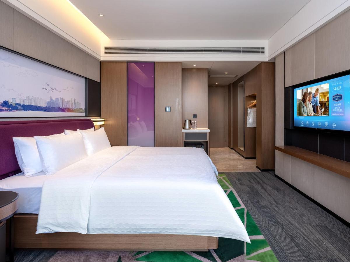 Отель Hampton By Hilton Nanning Wuxiang Экстерьер фото